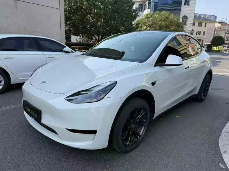 特斯拉MODEL 正面外观三