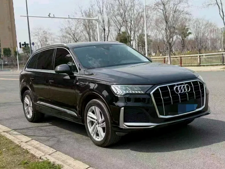 奥迪Q7 正面外观三