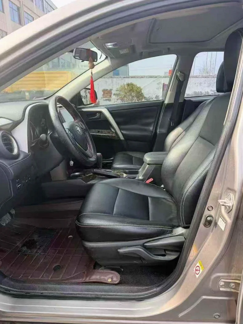 丰田RAV4 后面外观三