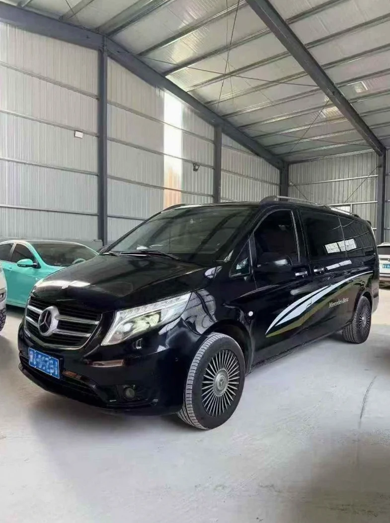 奔驰威霆 正面外观三