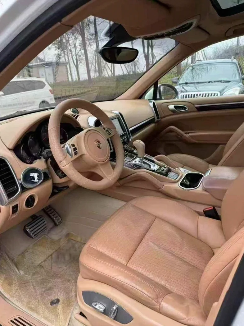 保时捷卡宴 后面外观一