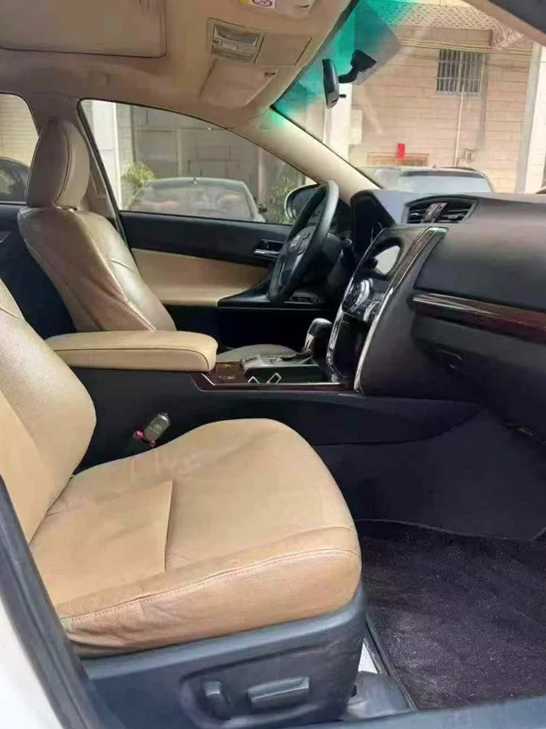 丰田锐志 内饰前排