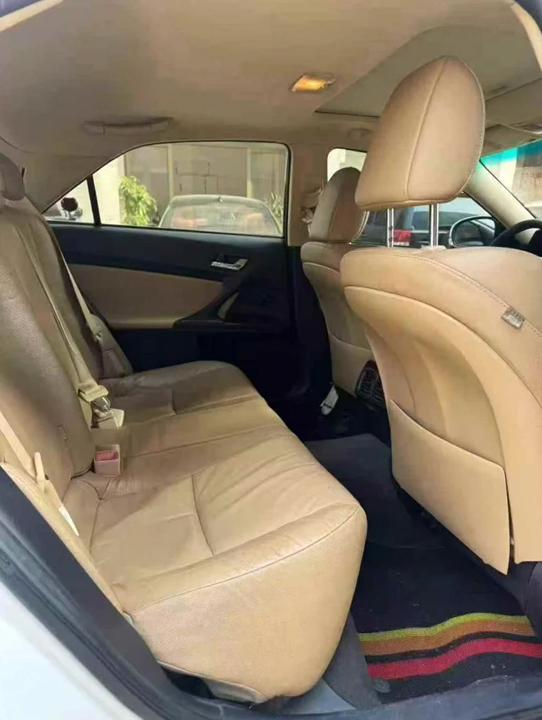 丰田锐志 后面外观三