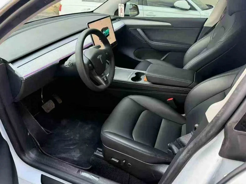 特斯拉MODEL 后面外观二