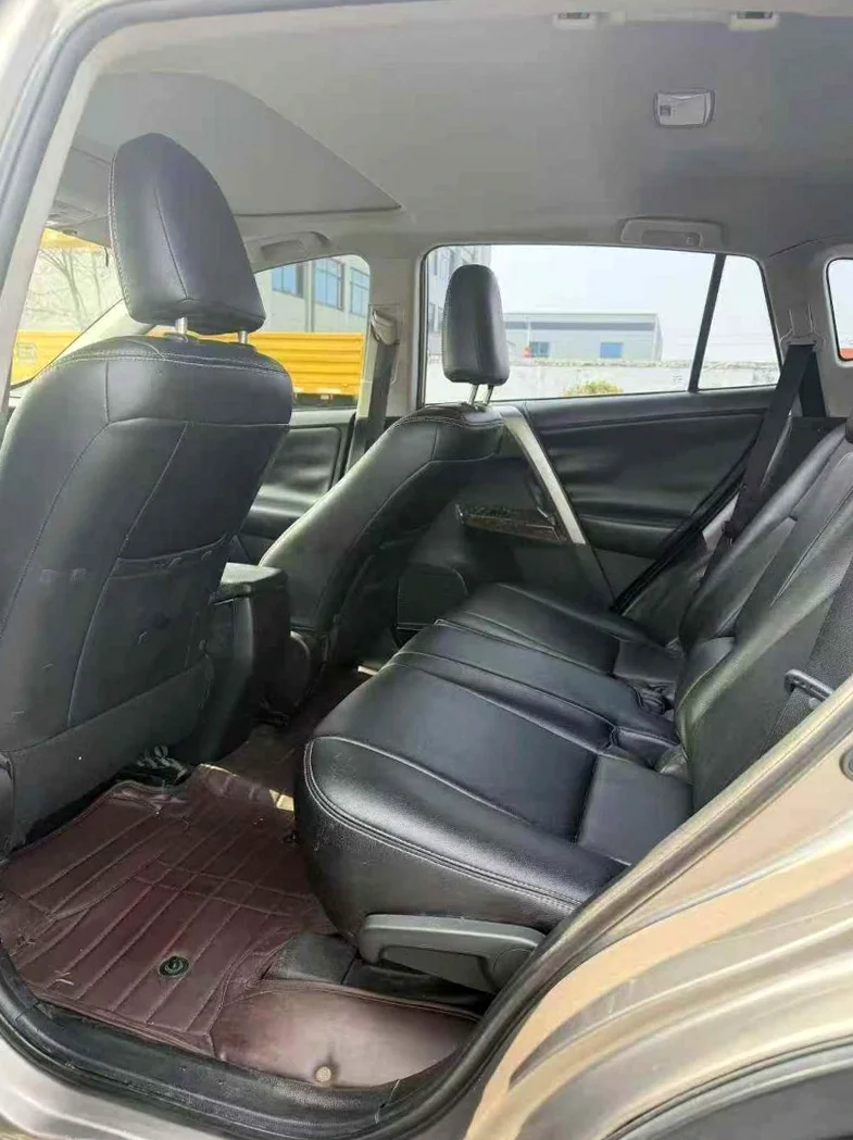 丰田RAV4 后面外观一