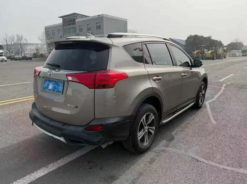 丰田RAV4 内饰后排