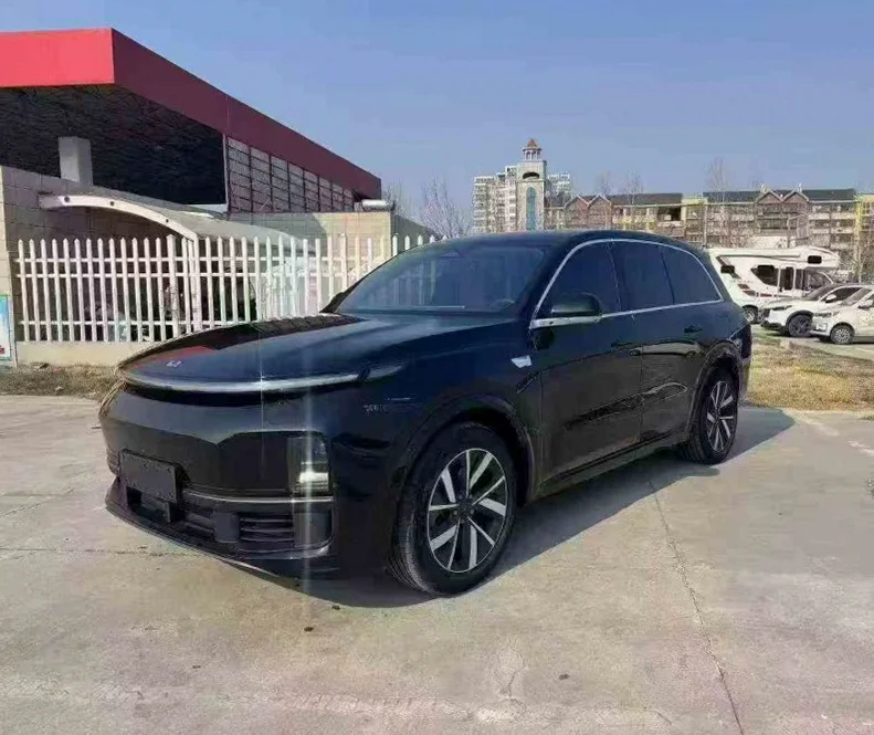 理想L8 正面外观二