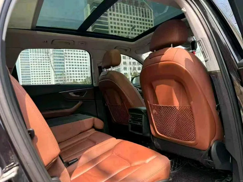 奥迪Q7 后面外观一