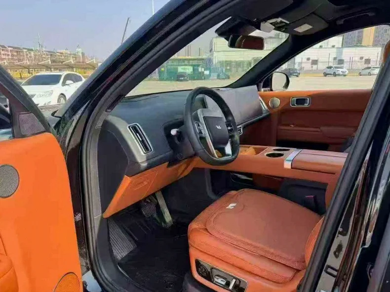 理想L8 后面外观一