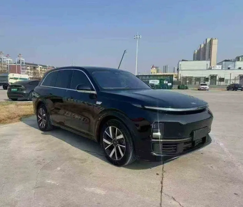 理想L8 正面外观三