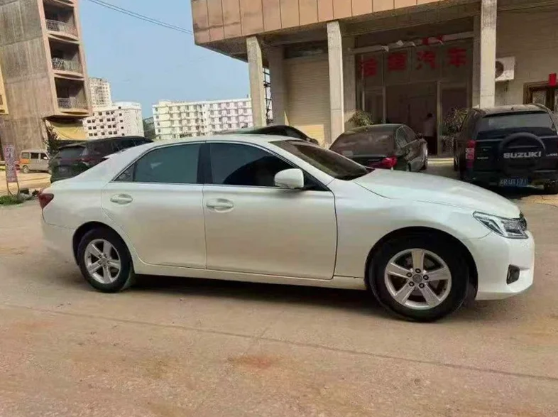 丰田锐志 正面外观三