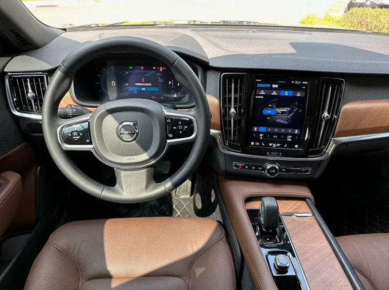 沃尔沃S90 正面外观二