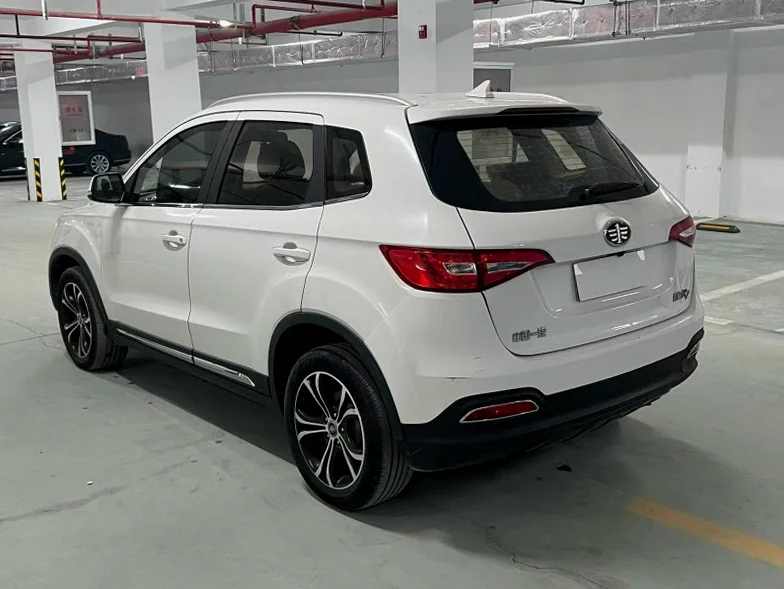 一汽森雅 内饰前排