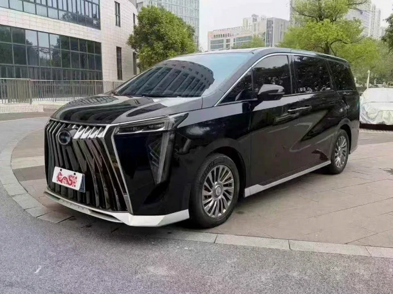 传祺M8 正面外观三