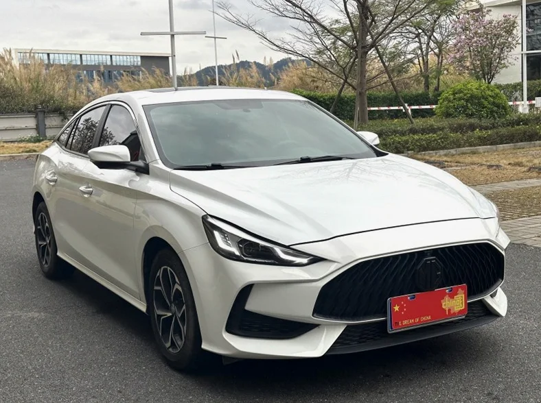 名爵5 正面外观二