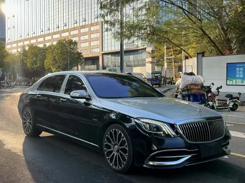 奔驰S 正面外观二