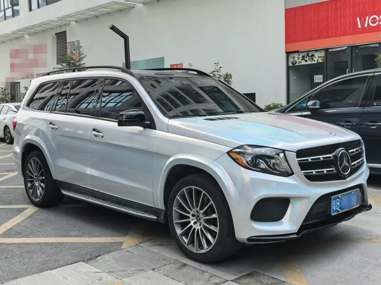 奔驰GLS 后面外观一