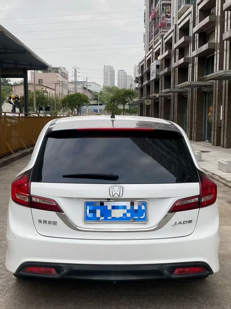 本田杰德 后面外观一