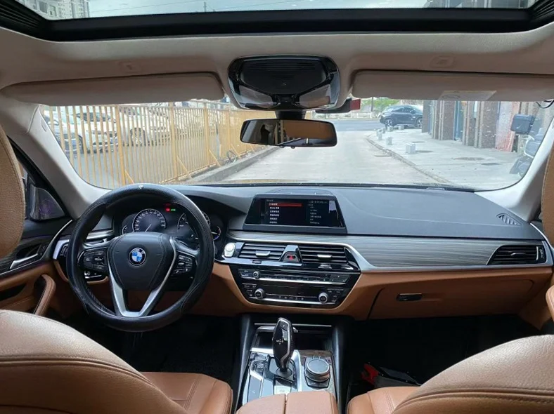 宝马5系 后面外观二