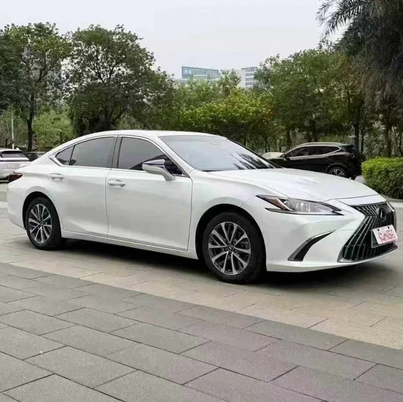 雷克萨斯ES 正面外观二