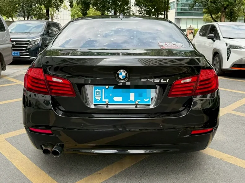 宝马5系 内饰后排