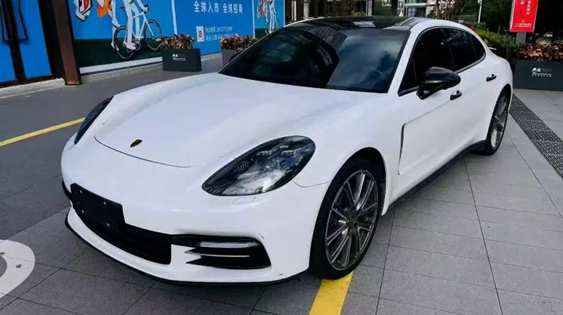 保时捷帕拉梅拉 正面外观二