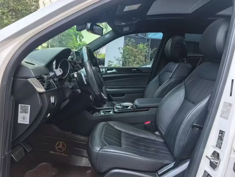 奔驰GLS 后面外观二