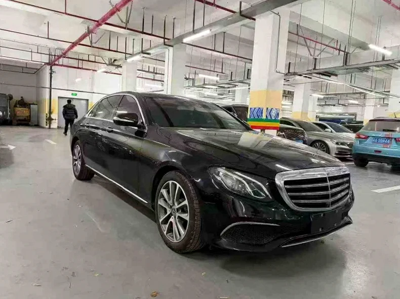 奔驰E 正面外观三