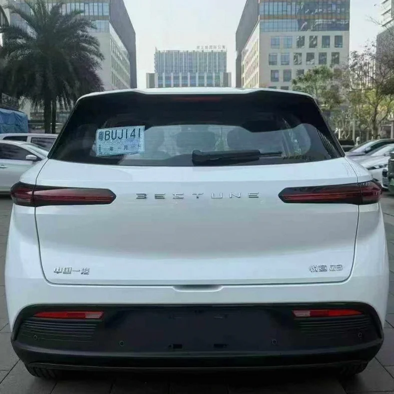 奔腾悦意 驾驶室