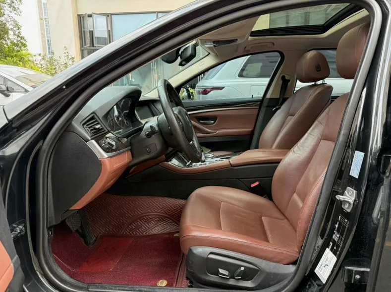 宝马5系 后面外观一