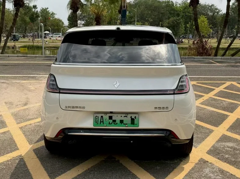 宝骏云朵 后面外观三