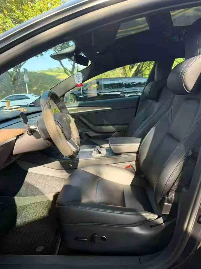 特斯拉MODEL 后面外观三