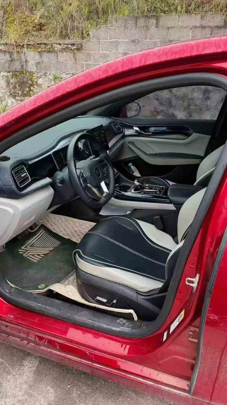 比亚迪秦 后面外观三