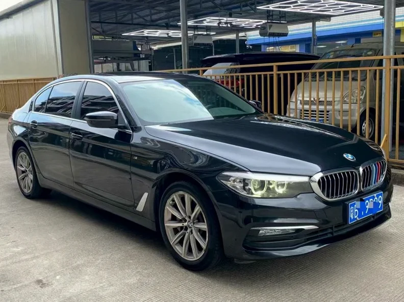 宝马5系 后面外观一