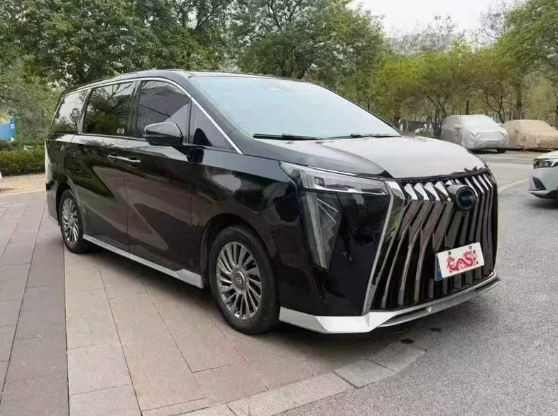 传祺M8 正面外观二