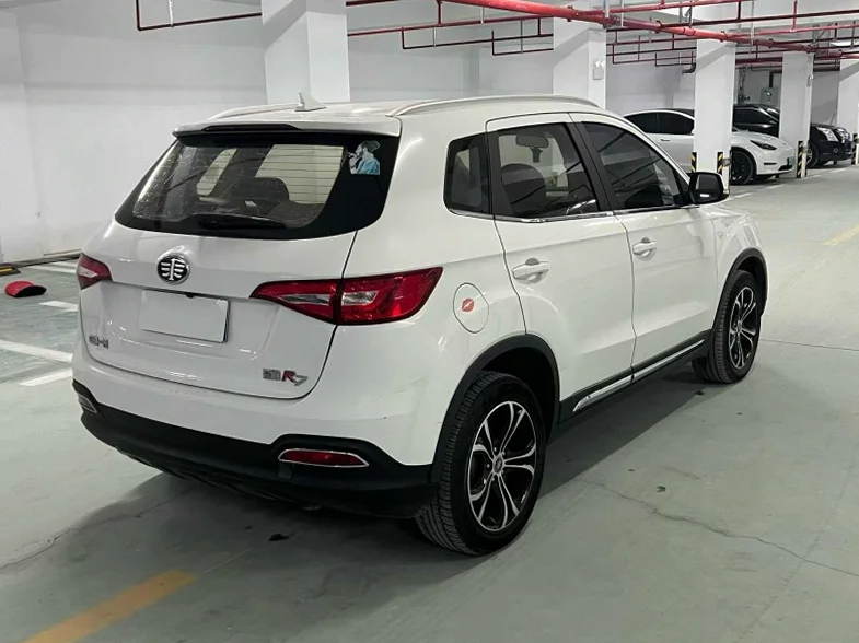 一汽森雅 内饰后排