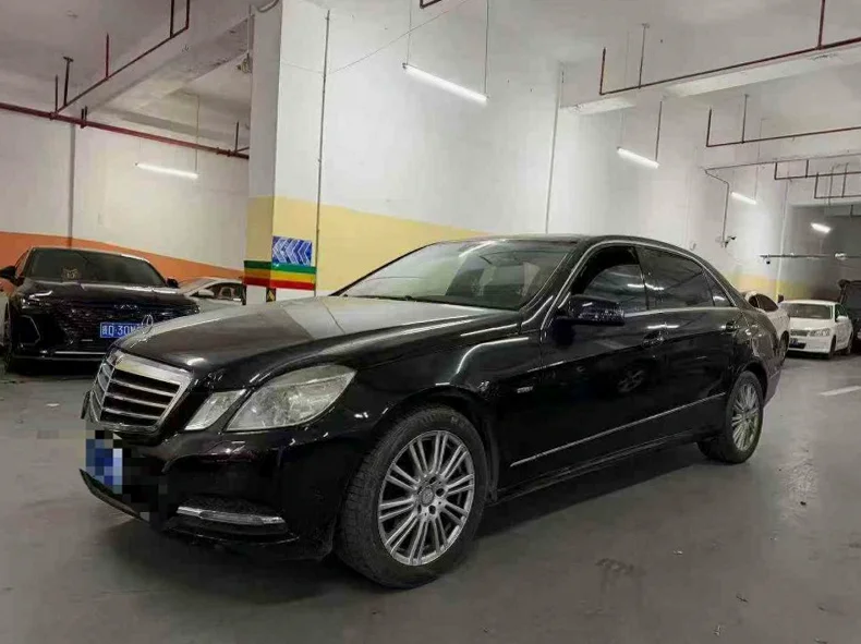 奔驰E 正面外观三