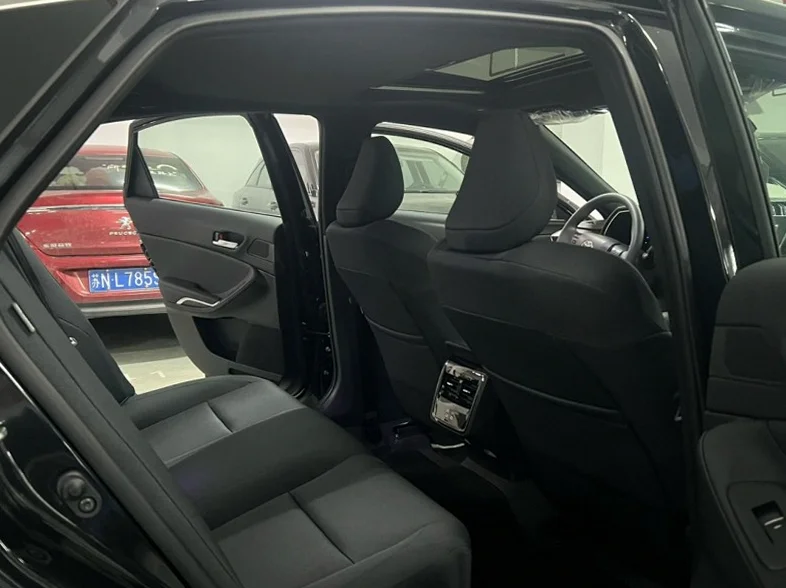 丰田亚洲龙 后面外观一