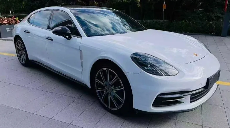 保时捷帕拉梅拉 正面外观三