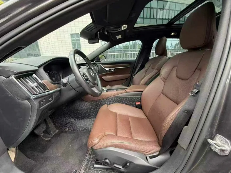 沃尔沃S90 后面外观一