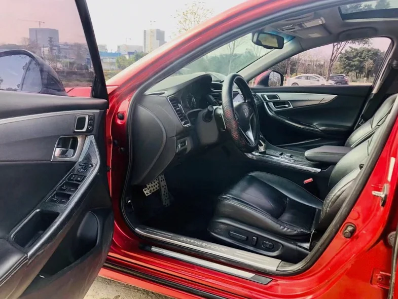 本田思铂睿 内饰前排