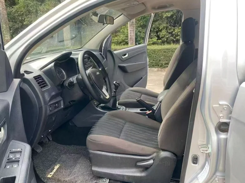 五十铃瑞迈 驾驶室