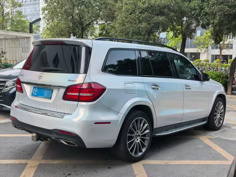 奔驰GLS 内饰后排