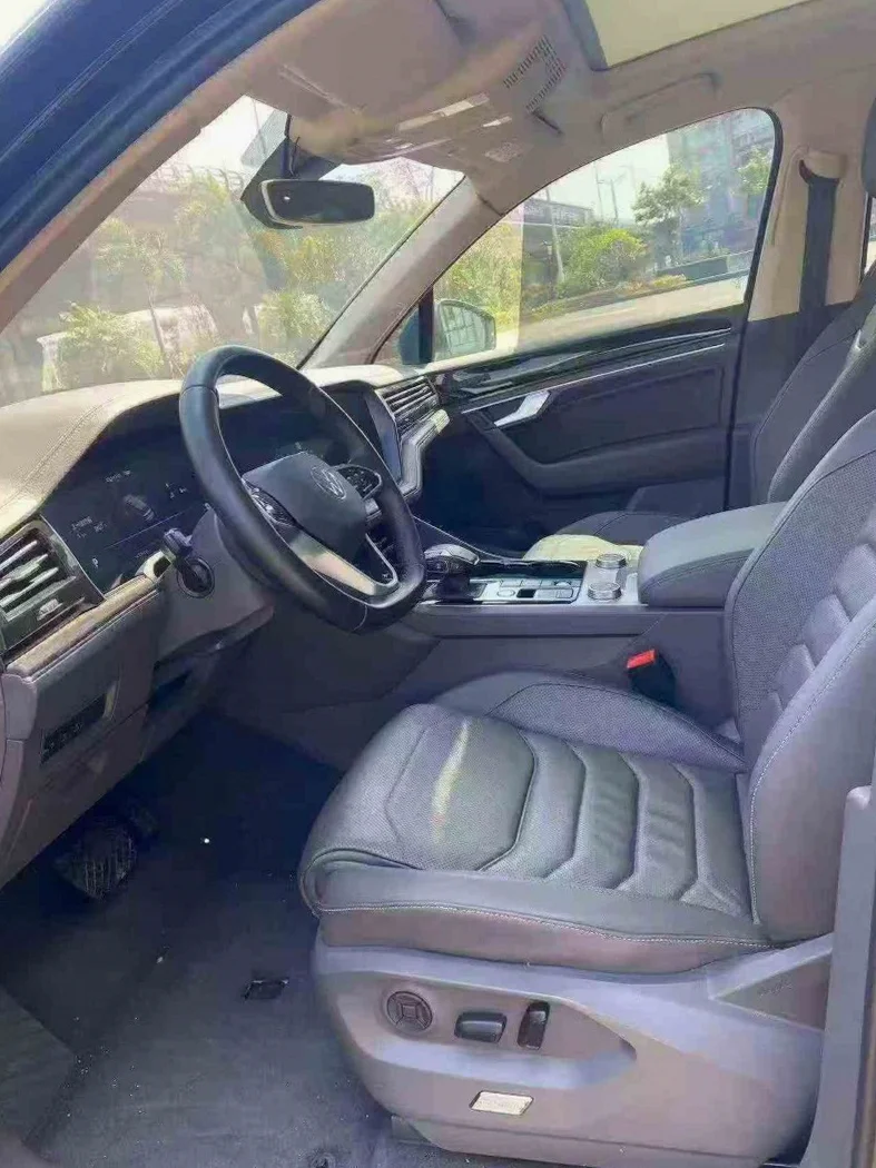 大众途锐 后面外观一