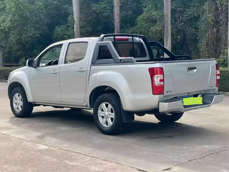 五十铃瑞迈 后面外观一