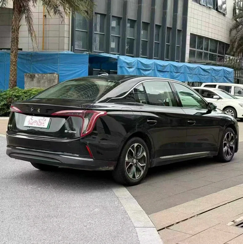 红旗E-QM5 内饰后排