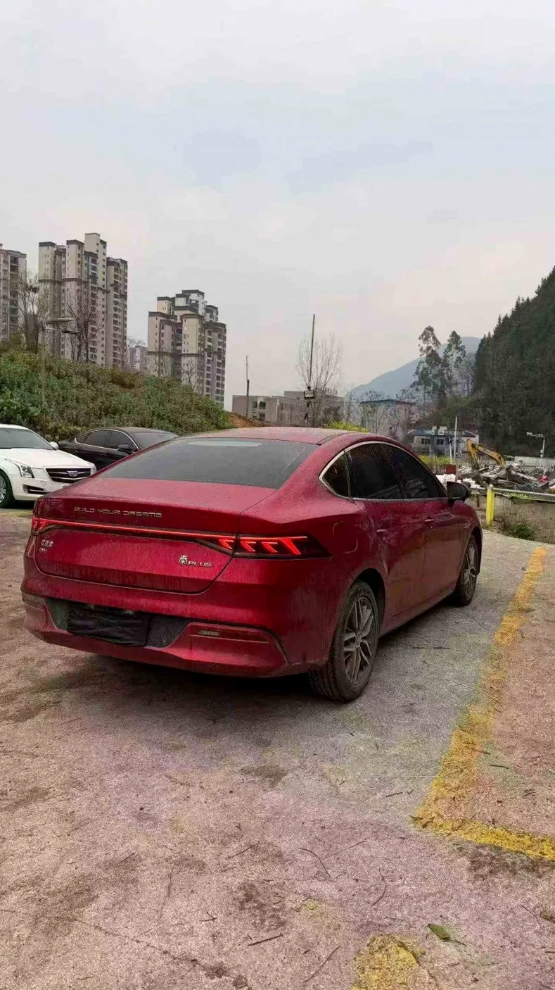 比亚迪秦 内饰前排