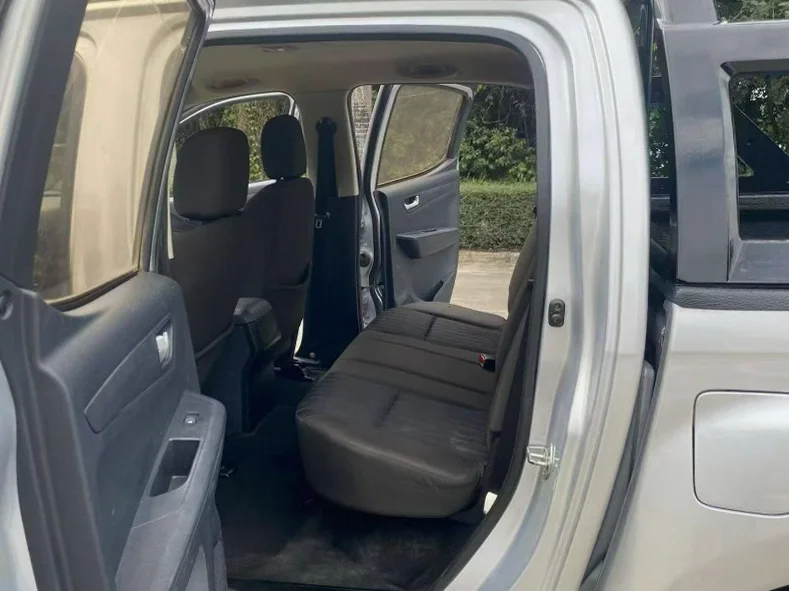 五十铃瑞迈 后面外观二