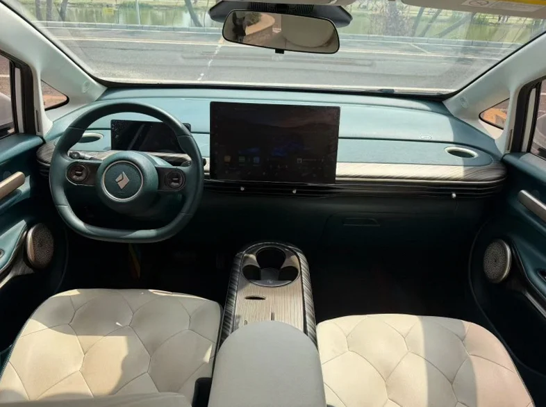 宝骏云朵 内饰前排