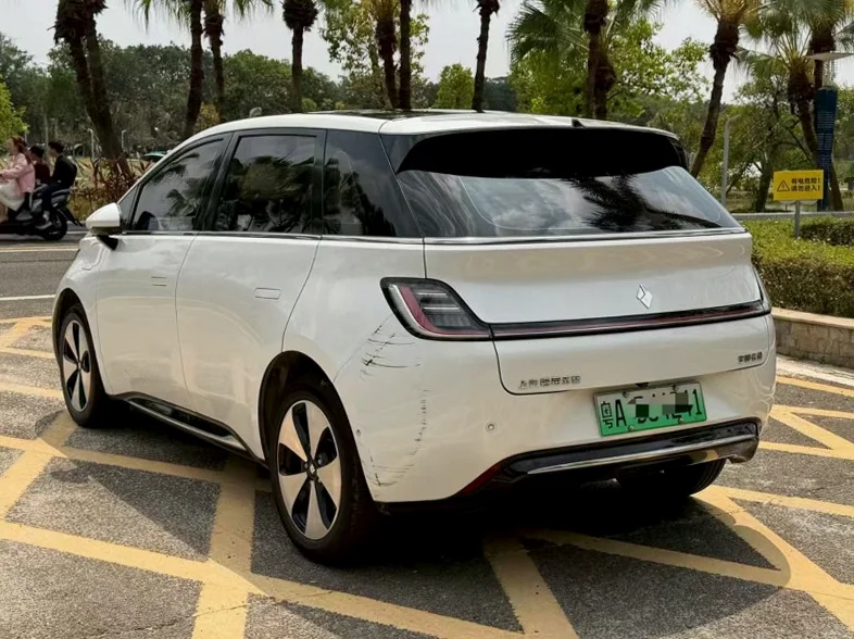 宝骏云朵 正面外观三